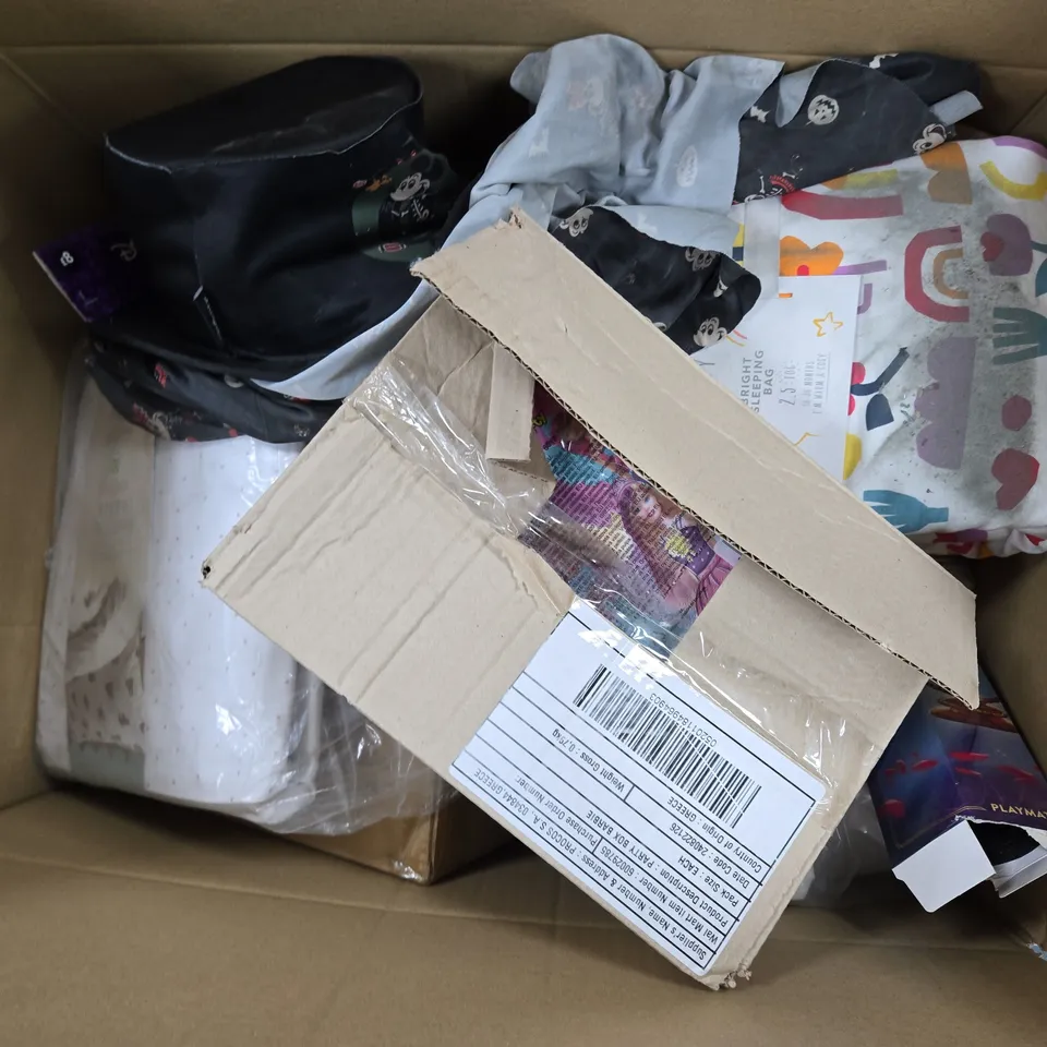 APPROXIMATELY 6 ASSORTED HOUSEHOLD ITEMS TO INCLUDE BARBIE PLASTIC PLATES, BEAR DUVET SET, DISNEY LORCANA TRADING CARD PLAYMAT, ETC - COLLECTION ONLY