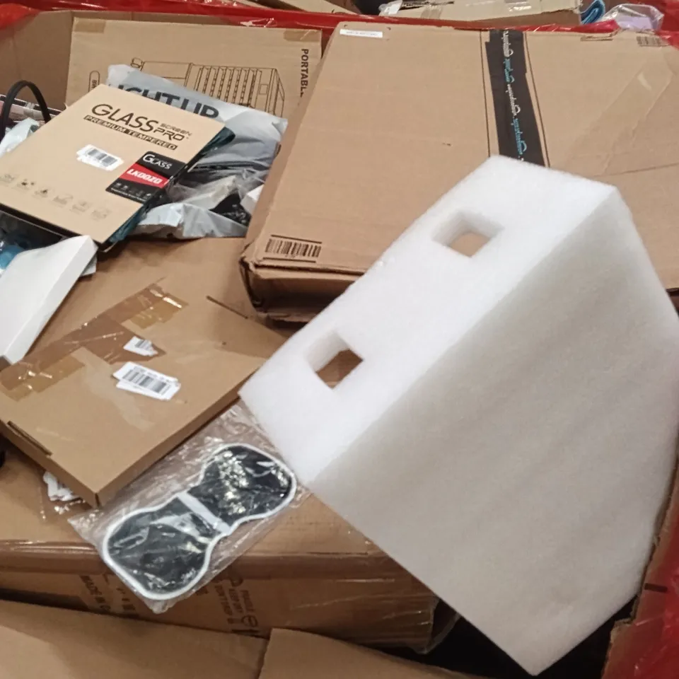 PALLET OF ASSORTED ITEMS INCLUDING - MONITOR SCREEN PROTECTOR, GUITAR STAND , DOOR MAT 