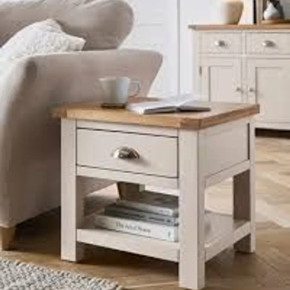 SADIE SIDE TABLE NATURAL COLOUR UK202