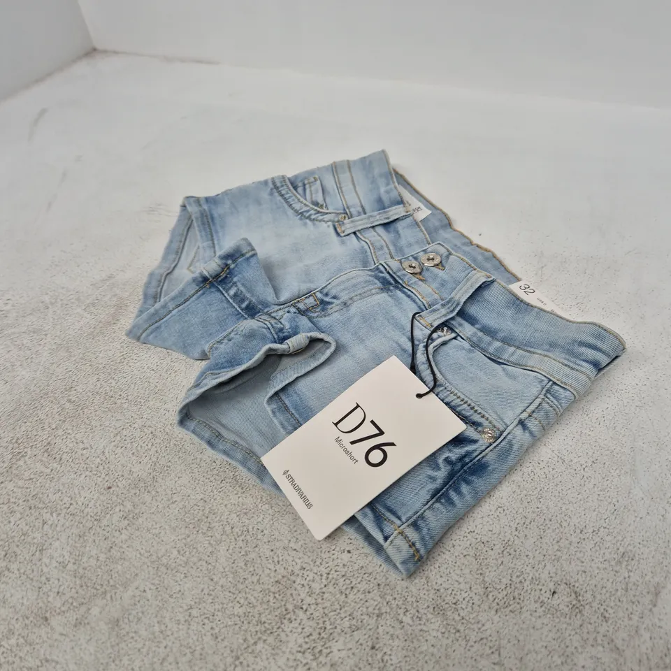 STRADIVARIUS D76 MICROSHORT DENIM SHORTS – UK 4 (WOMENS)