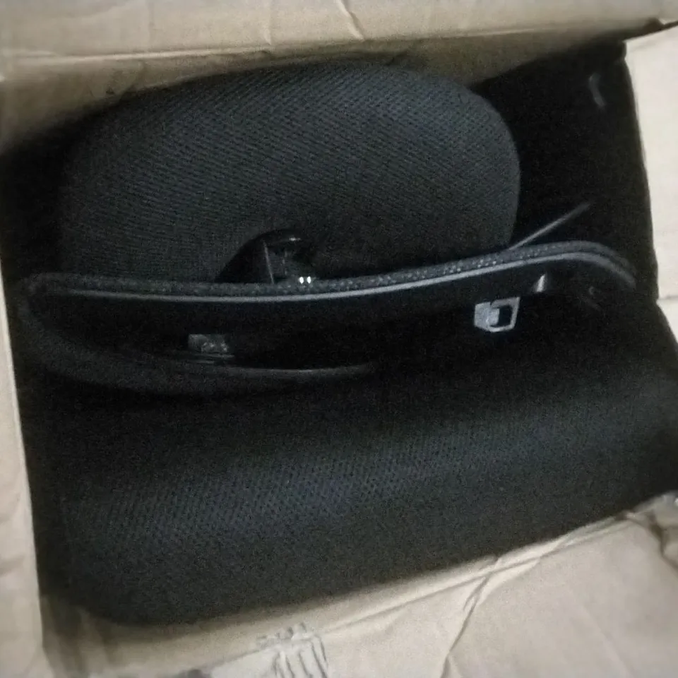 BOXED OFFICE CHAIR 