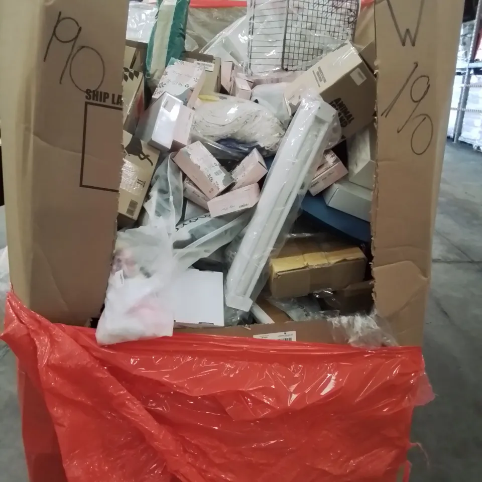PALLET OF ASSORTED ITEMS TO INCLUDE, MOP HEADS,WIRE STORAGE BASKETS, POP UP SUN SHELTER, PLASTIC ORGANISER TRAYS, GLASS VASES, 