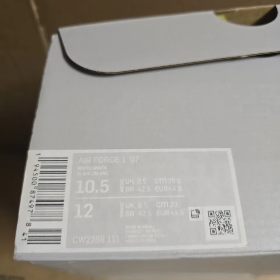 BOXED PAIR OF NIKE AIR FORCE 1 '07 WHITE SNEAKERS – UK 9.5