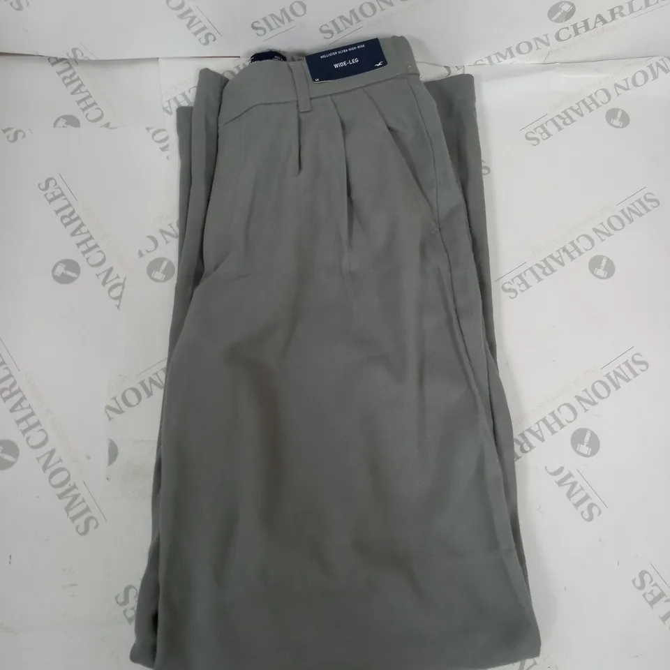 HOLLISTER ULTRA HIGH RISE WIDE LEG TROUSERS SIZE M