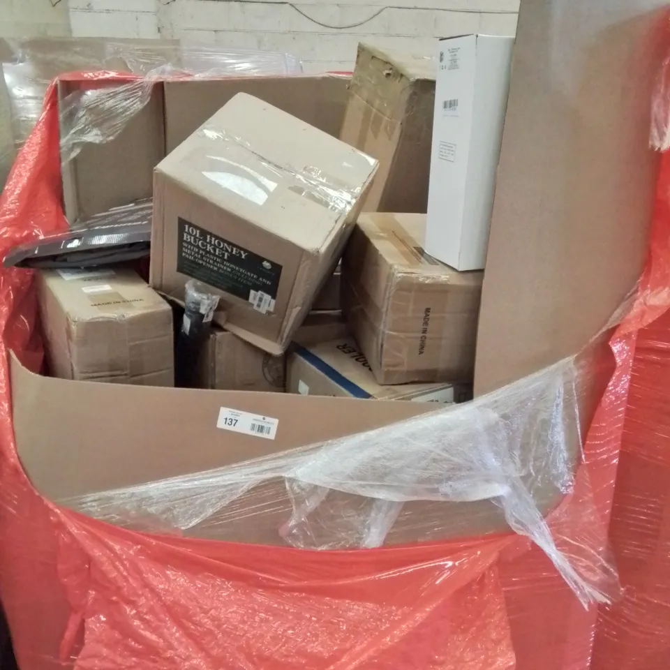 PALLET OF ASSORTED PRODUCTS, INCLUDING, OFFICE CHAIR, WALL/WINDOW EXTRACTOR FAN, FOLDING CHAIR/STAND, LAUNDRY BASKET, 10L HONEY BUCKET.