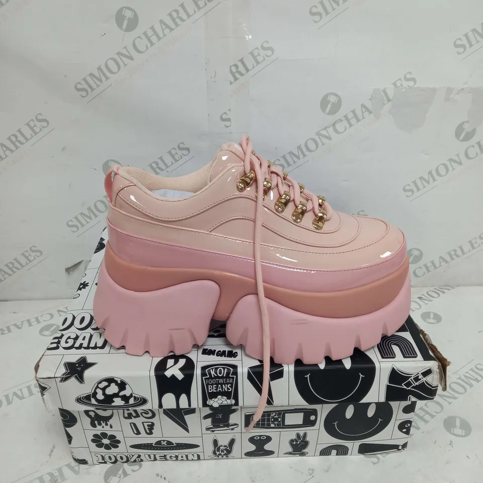 BOXED PAIR OF KOI FOOTWEAR CAKE SHOW BALLERINA PLATFORM SHOES IN PINK - SIZE 4