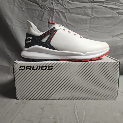 BOXED PAIR OF DRUIDS REBEL GOLF SHOES IN WHITE/NAVY/RED SIZE UK 9
