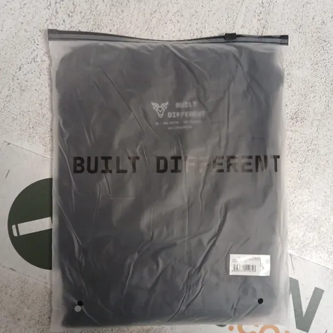 BAGGED BUILT DIFFERENT CREW T-SHIRT IN BLACK SIZE XL