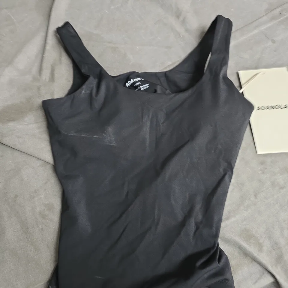 ULTIMATE TANK TOP – BLACK (XXS) + SUPREME BEANIE – RED
