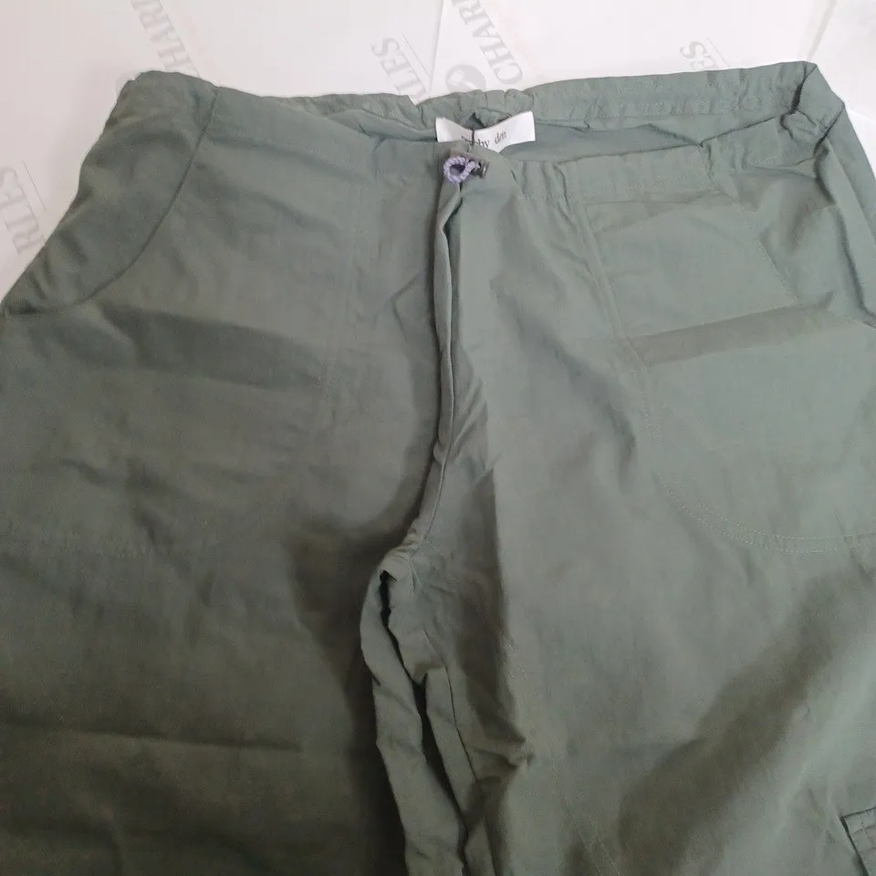PEACHY DEN GREEN CARGO PANTS - SIZE UNSPECIFIED