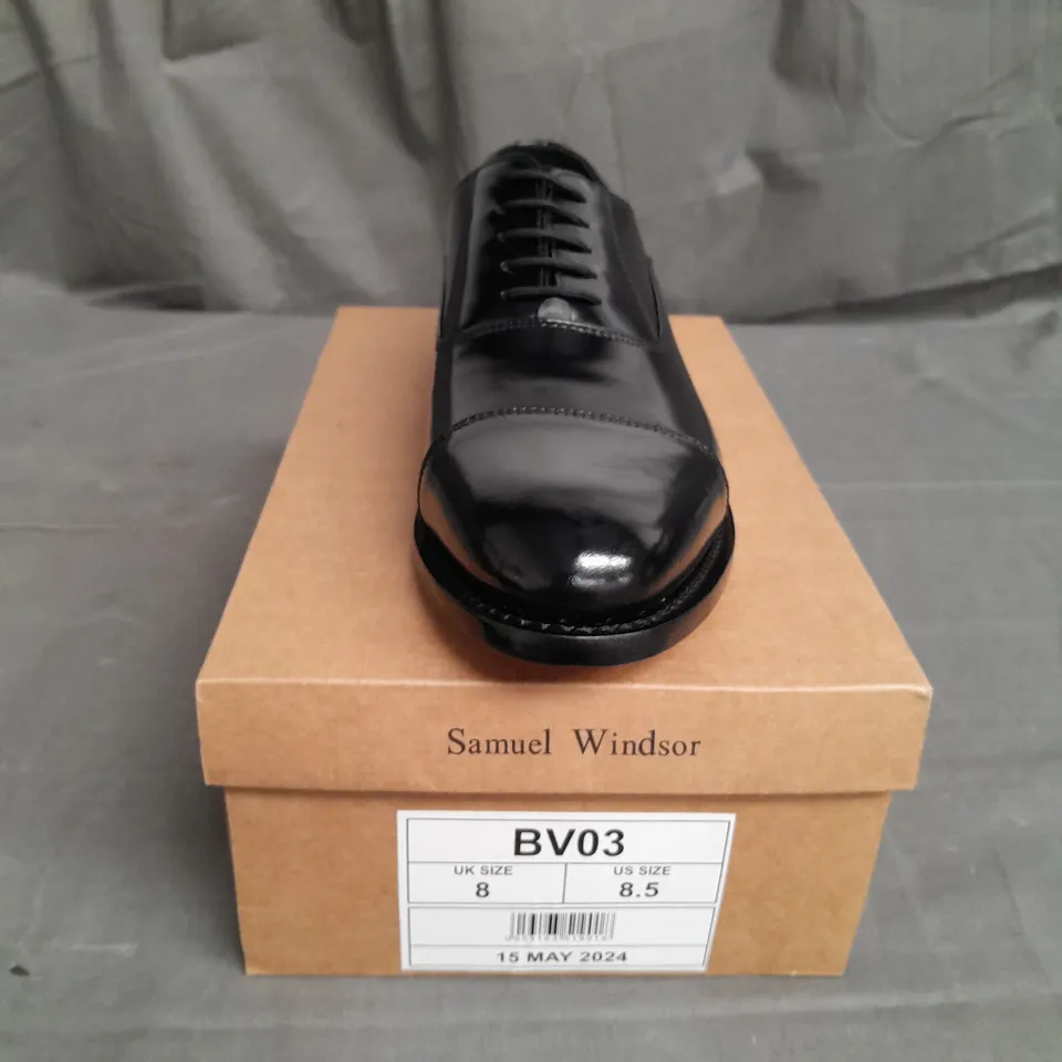 BOXED PAIR OF SAMUEL WINDSOR BLACK SMART SHOES SIZE 8