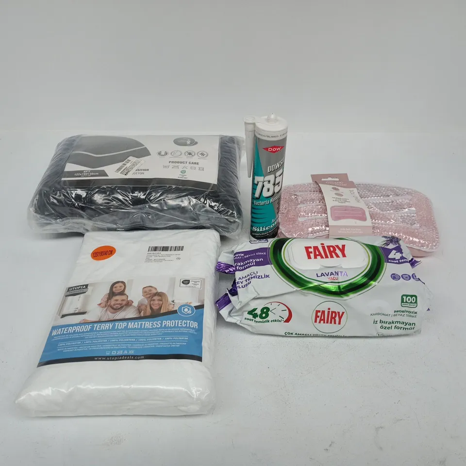 BOX OF APPROXIMATELY 20 ASSORTED ITEMS TO INCLUDE COOLING BATH PILLOW, MATTRESS COVER, TERRY TOP MATTRESS PROTECTOR ETC