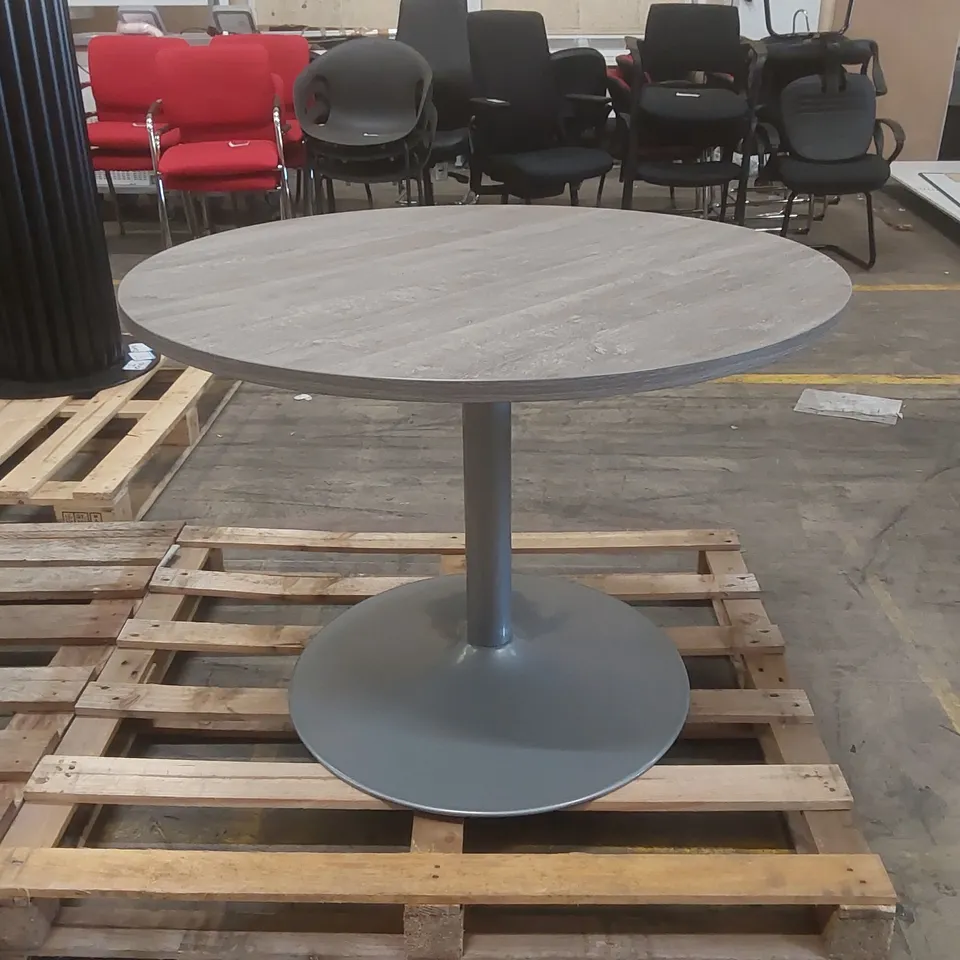ROUND DINING TABLE WITH METAL BASE AND WOODEN TOP