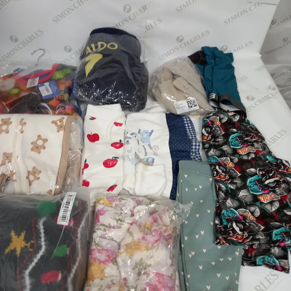 BOX OF ASSORTED CHILDRENS CLOTHING VARYING IN SIZE/COLOUR/STYLE TO INCLUDE:  TOPS, DRESSES, JUMPERS