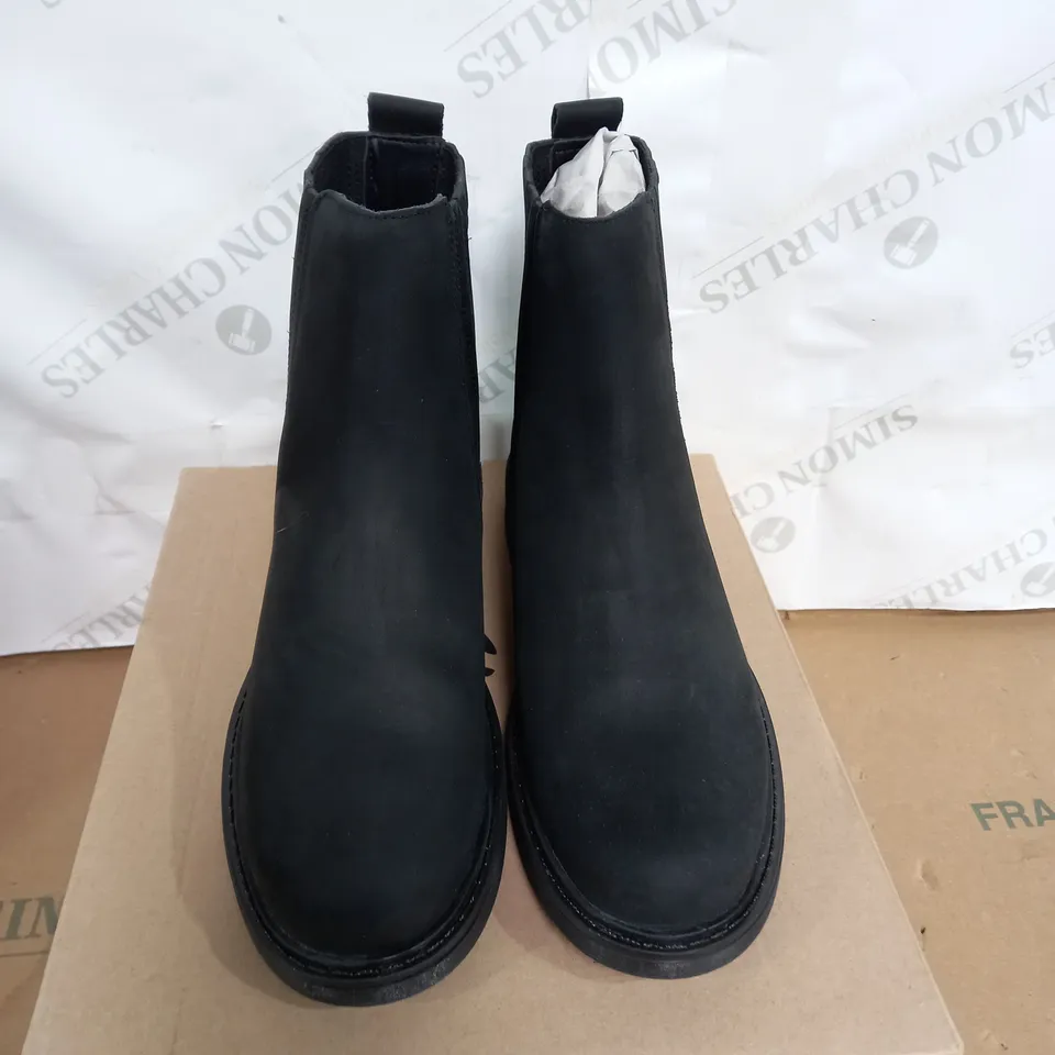 CLARKS BLACK LEATHER BOOTS SIZE 5