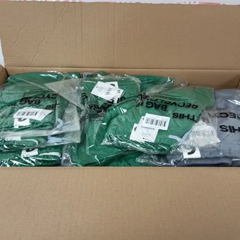 APPROXIMATELY 10 ASSORTED CLOTHING ITEMS IN VARIOUS SIZES, COLOURS & STYLES TO INCLUDE HENRY SLOUCH SHORTS , SAMMY RELAX TRACK PANTS