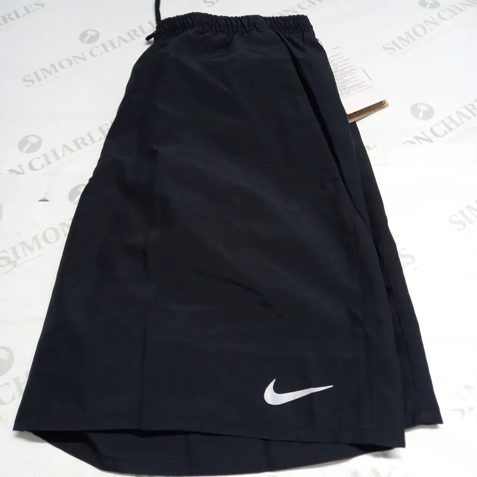 NIKE DRI-FIT SHORTS SIZE M