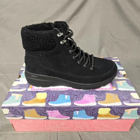 BOXED PAIR OF SKECHERS GO WALK BOOTS IN BLACK - 7