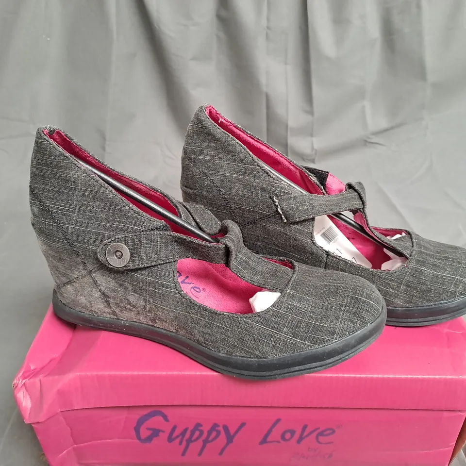 BOX OF APPROXIMATELY 12 PAIRS OF BLACK GUPPY LOVE WEDGE SHOES IN VARIOUS SIZES 