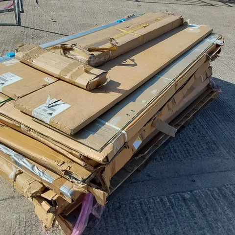 PALLET OF MIXTURE OF 15 SHOWER DOORS
