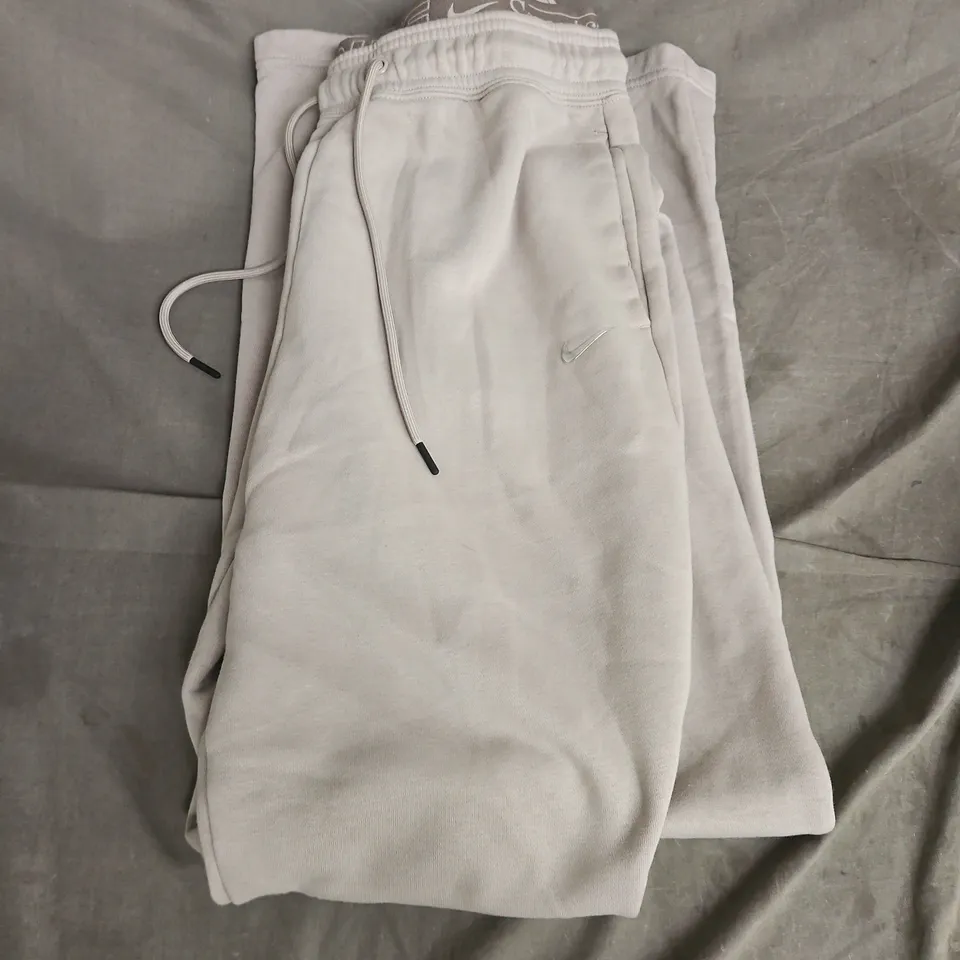 NIKE SWEATPANTS – LIGHT GREY, SIZE M