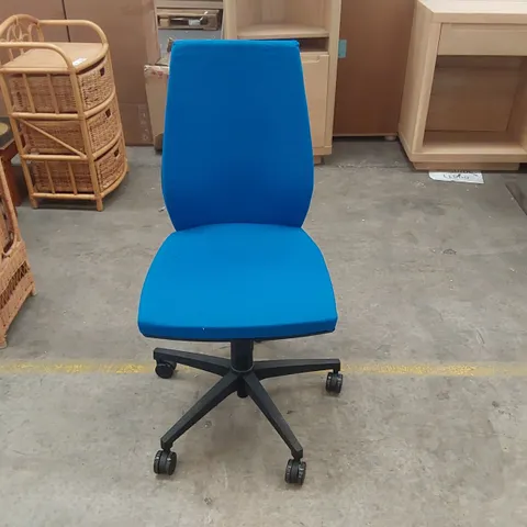 DESIGNER BLUE PADDED OFFICE SWIVEL CHAIR ON WHEELS