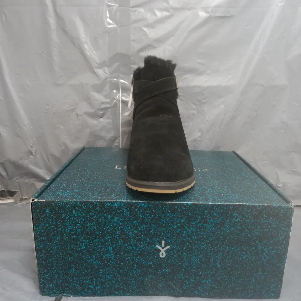 EMU AUSTRALIA MERAK WATER RESISTANT SUEDE BOOTS BLACK SIZE 7