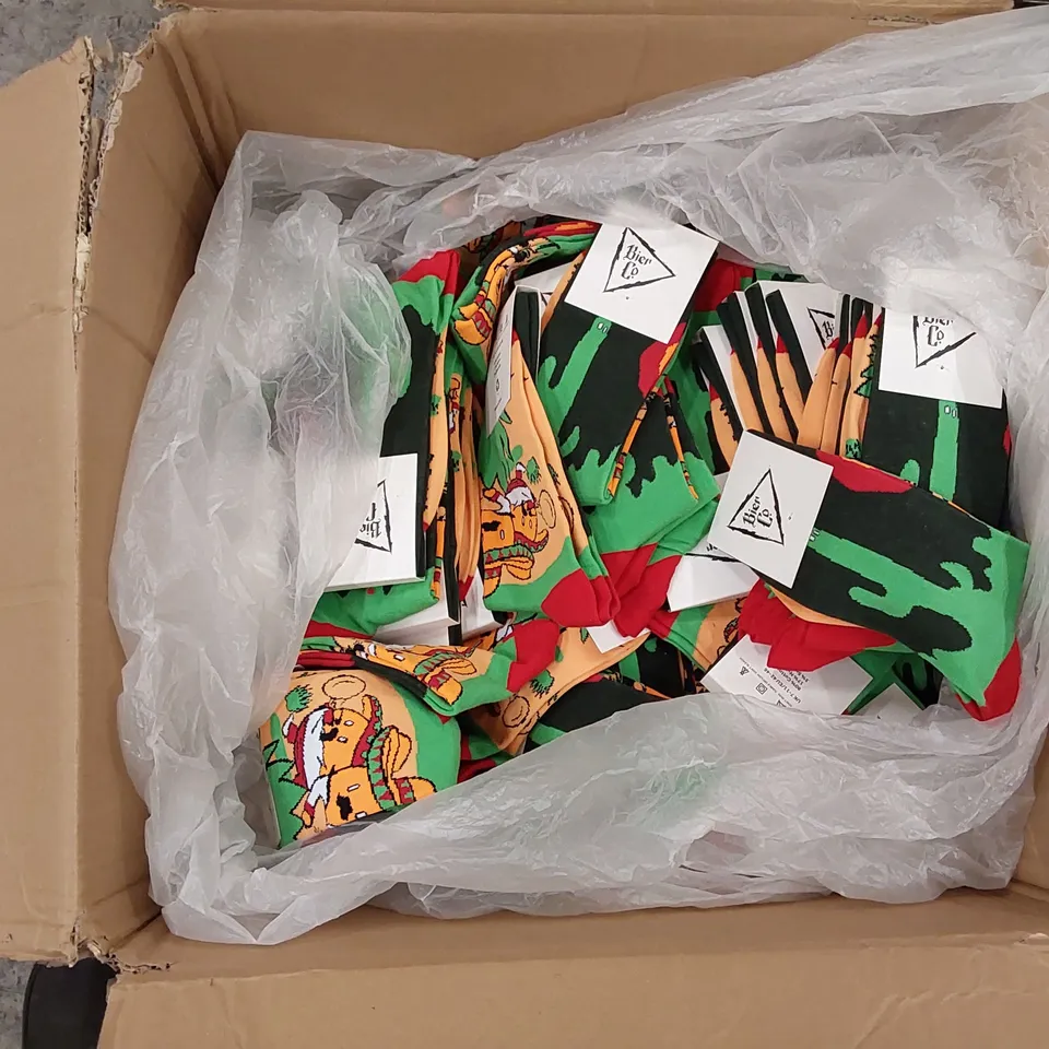 BOX OF APPROXIMATELY 285 PAIRS OF BRAND NEW BIER CO 'BAU MEXICO' SOCKS (1 BOX)