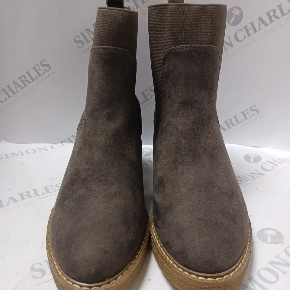 EVANS EXTRA WIDE BROOKE ANKLE BOOTS, BROWN - SIZE 7