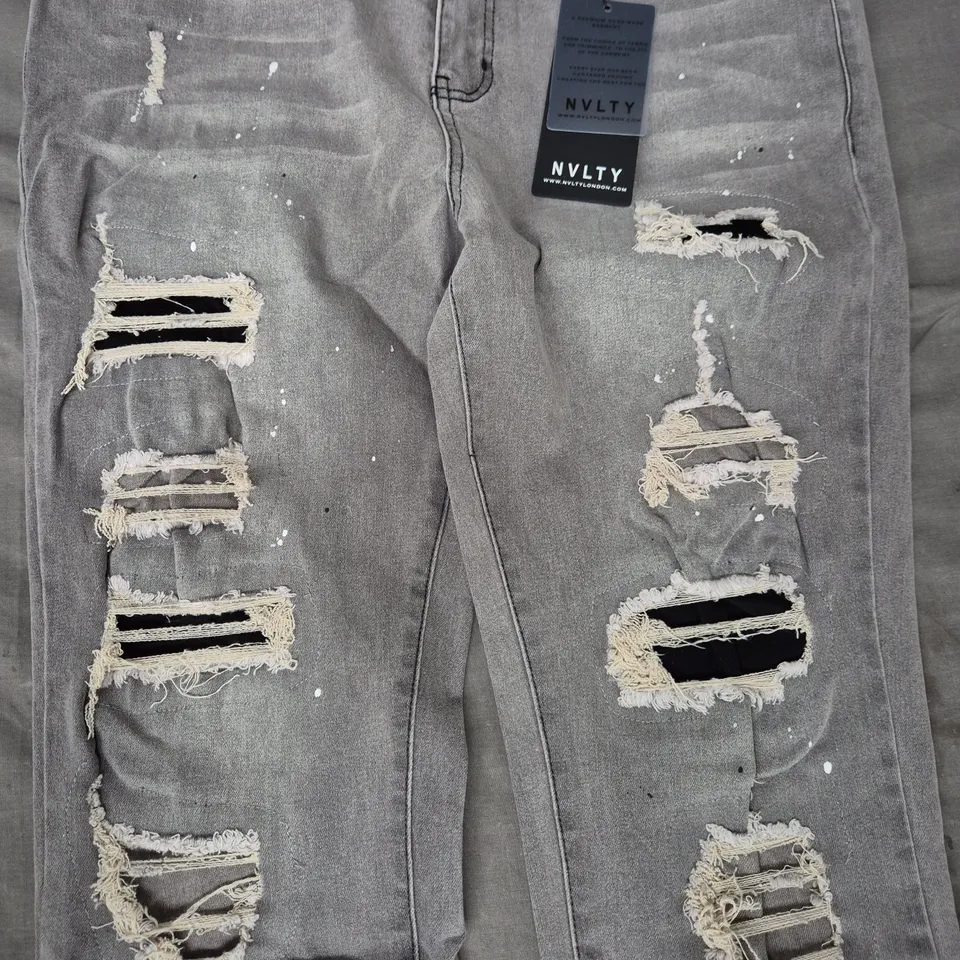 NVLTY DISTRESSED PANTS IN GREY SIZE 32