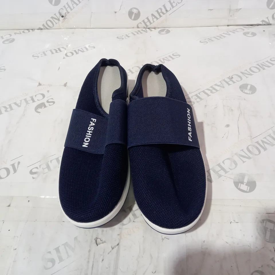 FASHION BLUE PUMPS SIZE UNKNOWN