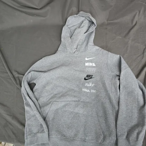 NIKE HOODIE – GREY, SIZE XL (158-170CM) – MADE IN CAMBODIA