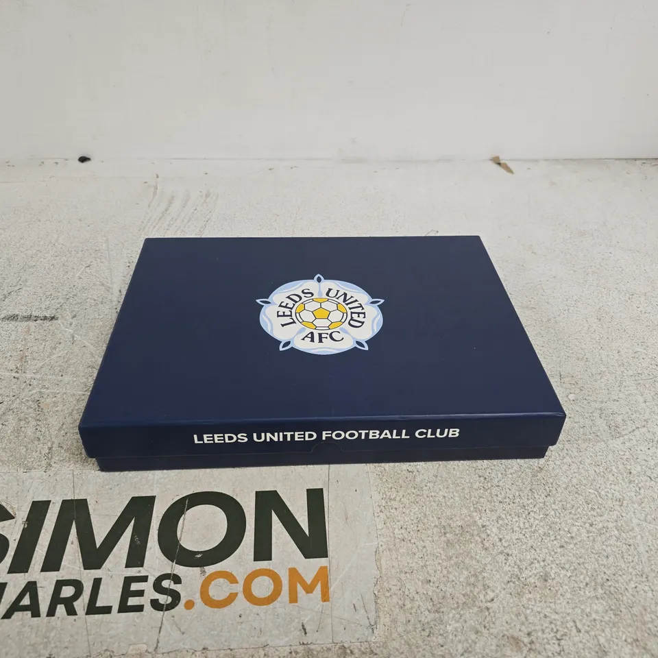 LEEDS UNITED FOOTBALL CLUB GIFT BOX WITH HAT, SOCKS, BADGE