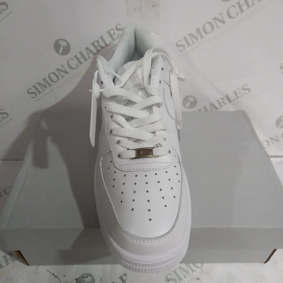 BOXED PAIR NIKE AIR FORCE 1 TRAINERS IN WHITE - SIZE: UK 9 