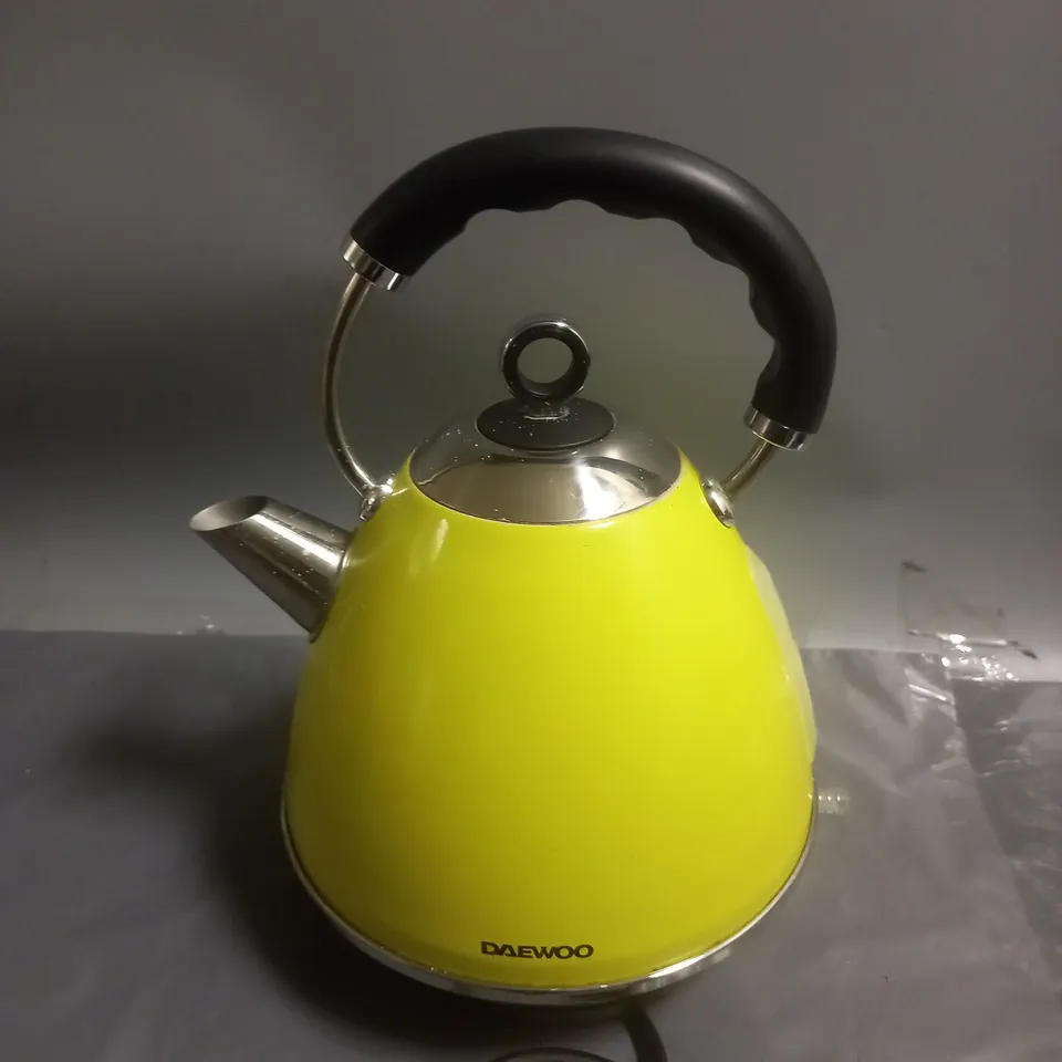 BOXED DAEWOO SOHO 3KW RAPID BOIL 1.7L KETTLE IN YELLOW