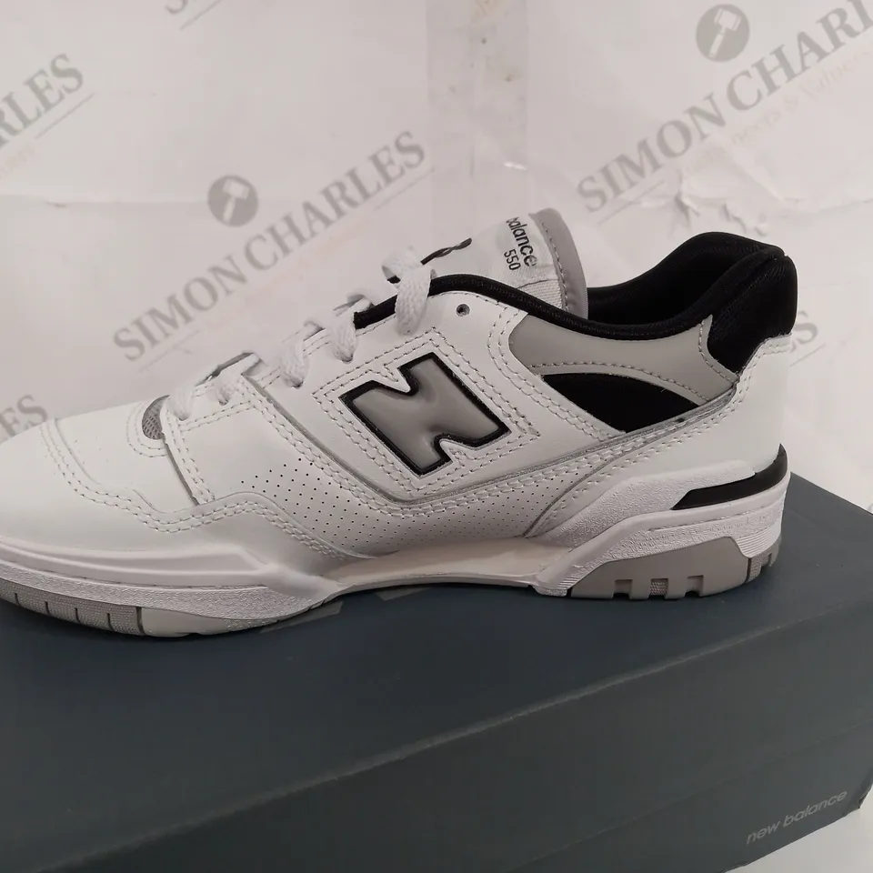 BOXED PAIR OF NEW BALANCE WHITE TRAINERS SIZE 5