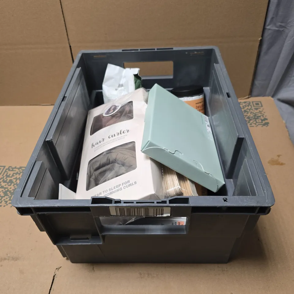 TOTE OF APPROXIMATELY 20 ASSORTED COSMETIC ITEMS TO INCLUDE HEATLESS HAIR CURLER, RITUALS...GIFT SET, TROPIC BAMBOO FACE CLOTH, ESPA BODY WASH ETC