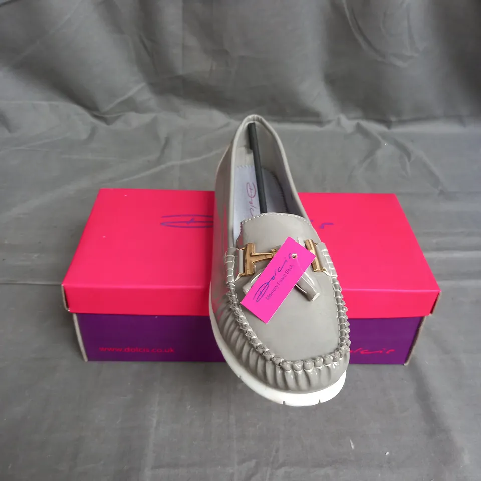BOX OF 15 PAIRS OF DOLCIS KIRSTEN SLIP ON SHOE IN GLOSSY LIGHT GREY - VARIOUS SIZES