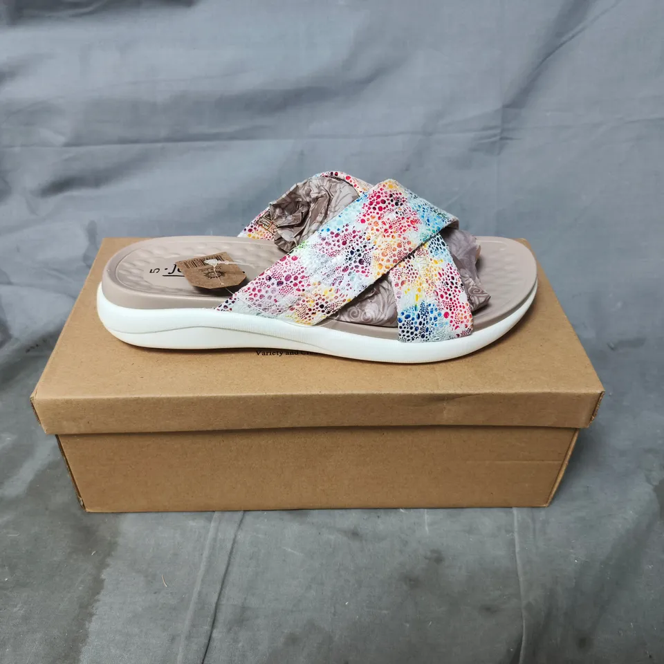 WOMEN'S MULTICOLOUR CROSS-STRAP SLIP-ON SANDALS – UK SIZE 5