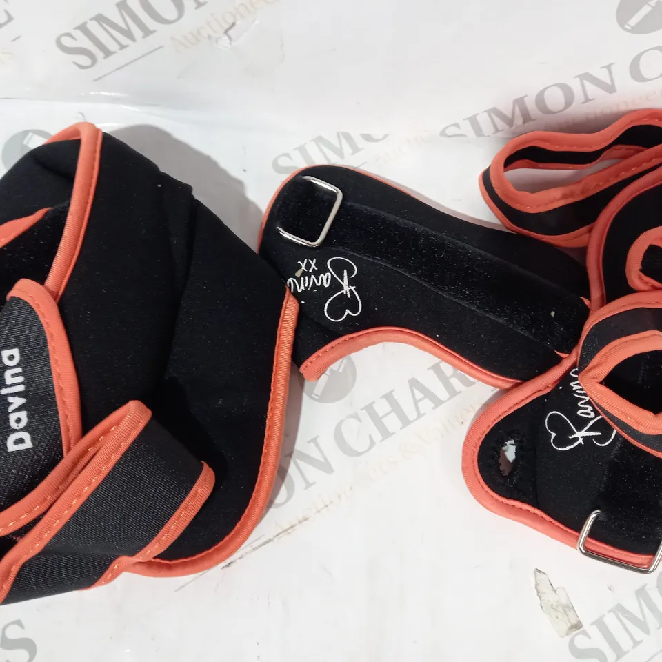 BOXED DAVINA FITNESS PAIR OF WRIST/ANKLE WEIGHTS IN ORANGE