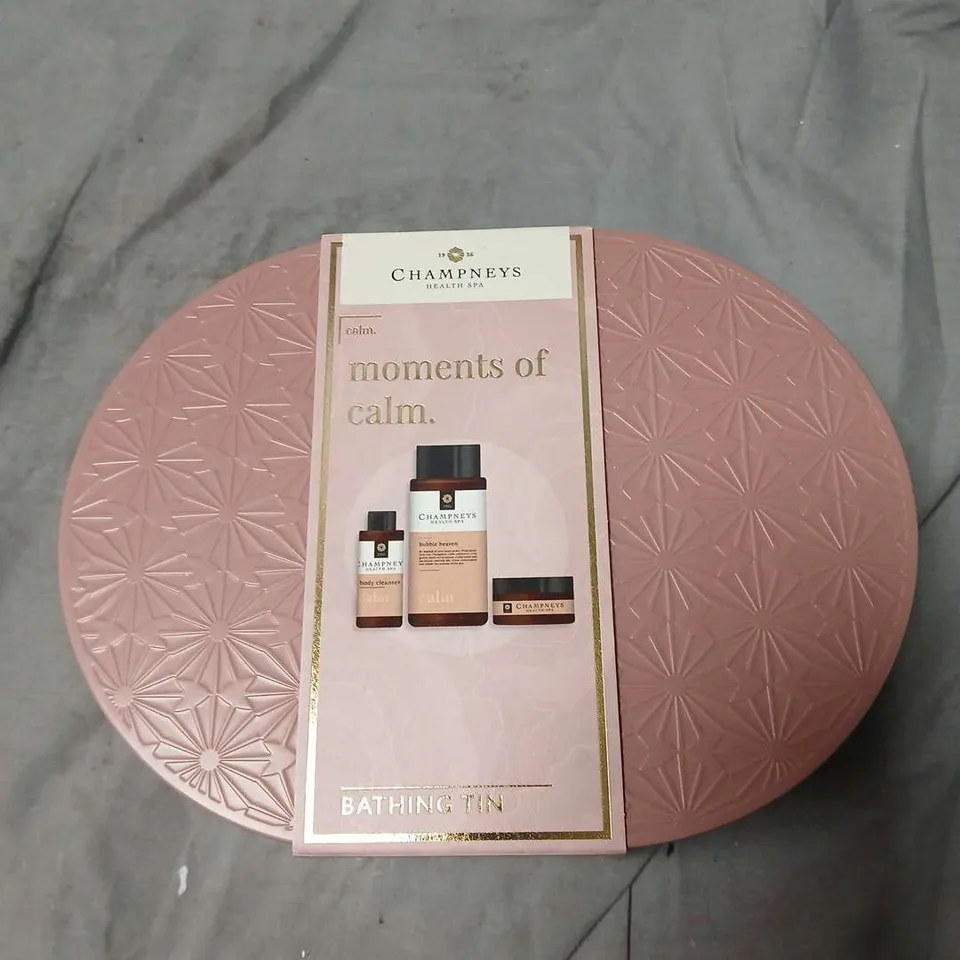 CHAMPNEYS MOMENTS OF CALM BATHING TIN – PINK ROUND TIN