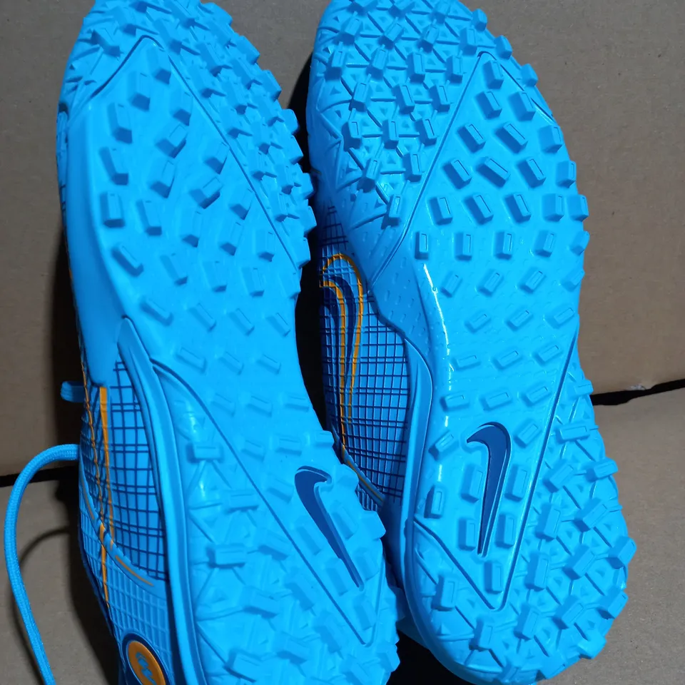 NIKE DJ2863-484 JR VAPOR 14 ACADEMY TF KIDS TRAINERS - SIZE 2.5