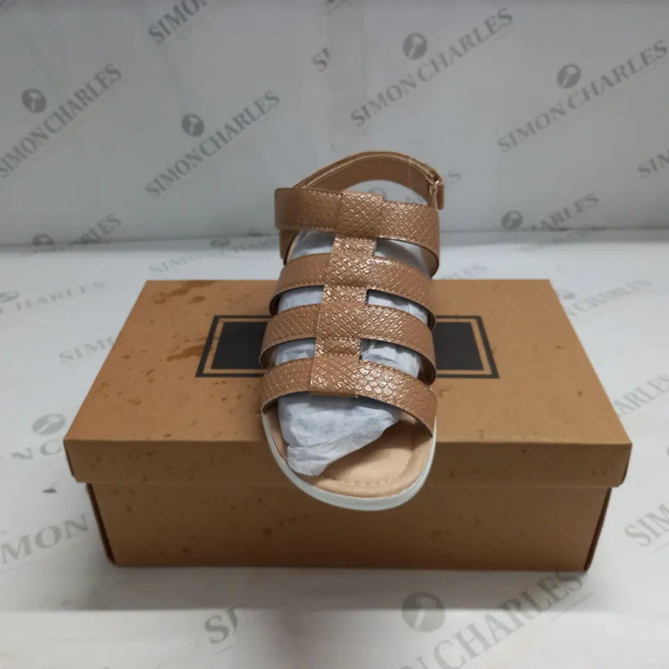 BOXED PAIR OF CUSHION WALK ONE TOUCH CLOSE SANDALS IN TAN - SIZE 6 