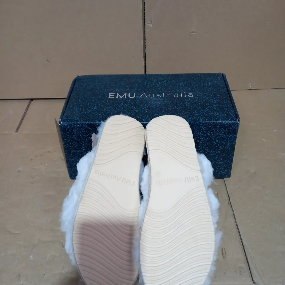 OUTLET EMU JACANA ADJUSTABLE SHEEPSKIN SLIPPER - SIZE 8