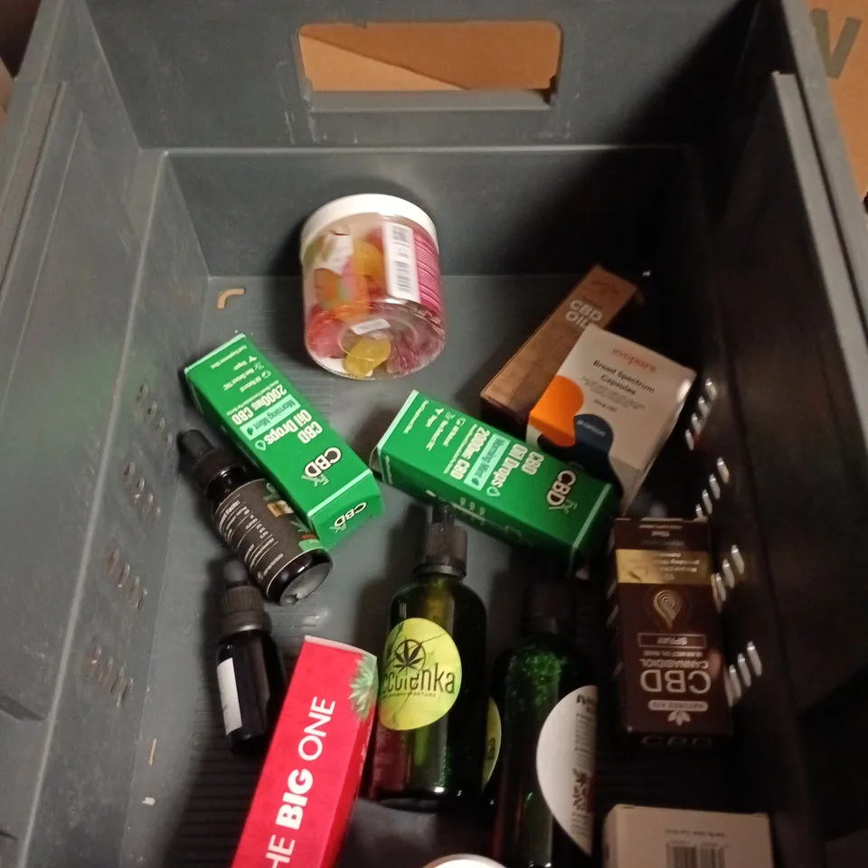 APPROXIMATELY 12 ASSORTED CBD ITEMS IMCLUDING FX CBD OIL , EVOPURE CAPSULES AND CBD CUBES