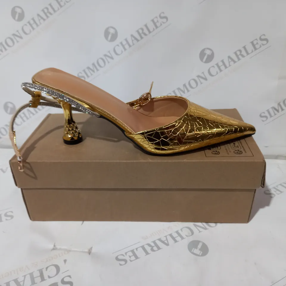 GOLD HEELS SIZE 42