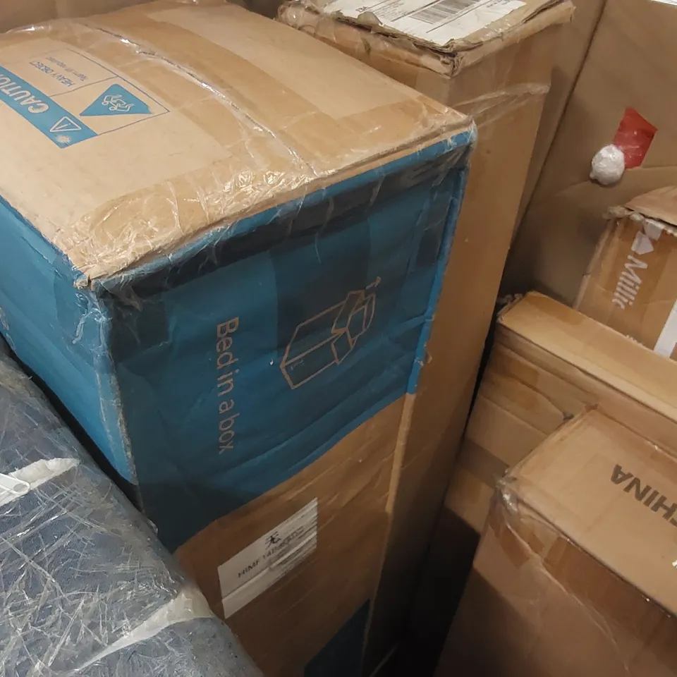 PALLET OF ASSORTED ITEMS INCLUDING: INOFIA BED IN A BOX DOUBLE MATTRESS, ASSORTED MATTRESSES, COOKWARE SET ECT