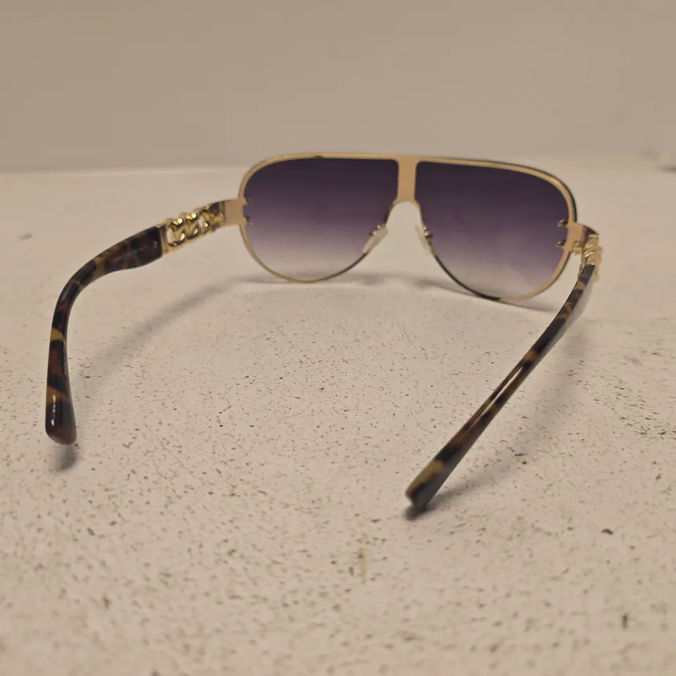 GUESS SUNGLASSES – GOLD-TONE FRAME, TORTOISESHELL ARMS, GRADIENT LENSES 