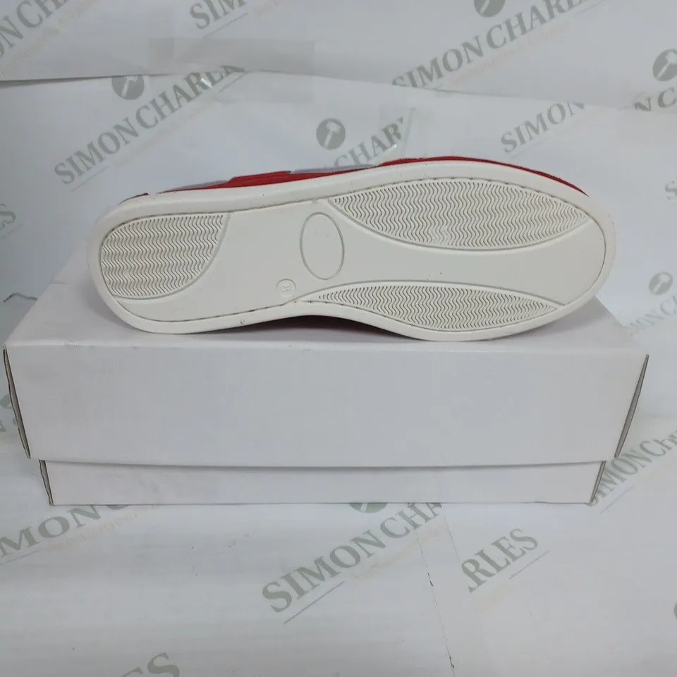 BOXED MENS BOAT SHOES IN RED SIZE 41