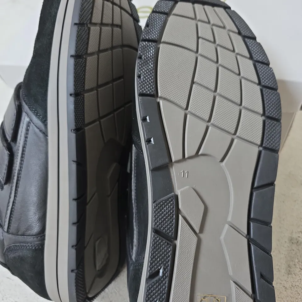 BOXED DR KELLER BRENDAN TRAINERS, BLACK - SIZE 11